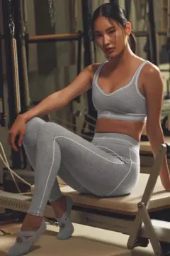 2026年最新】alo yoga レギンスの人気アイテム - メルカリ