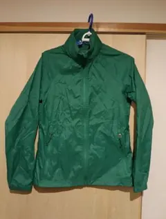 ウインドブレーカー　フード付き