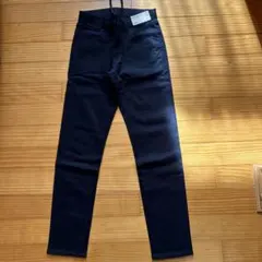 ユニクロ　EzYウルトラストレッチカラーデニム