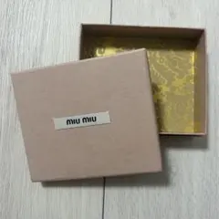 miumiu ミュウミュウ　空箱のサムネイル