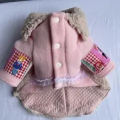 ボア付きピンクのフリースコート