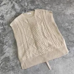 【イング】（M）ニットベスト ケーブル編み ノースリーブ リブ切り替え