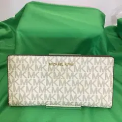 ❣️MICHAEL KORS マイケルコース❣️ 長財布 MKシグネチャー ホワイトのサムネイル