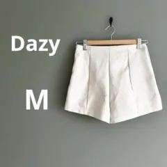 【美品】D azy レディース　ショートパンツ　ホワイト　M 金ボタン　かわいい