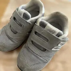 New Balance グレー ベビースニーカー