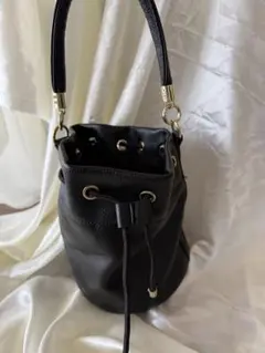 ブラックレザーバケットバッグ