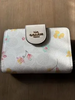 COACH 二つ折り 財布 シグネチャー 花柄 チョークマルチ 白