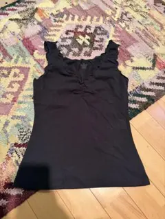 Brandy Melville フリル付き黒タンクトップ