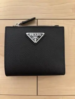 PRADA ブラック サフィアーノトライアングル 財布