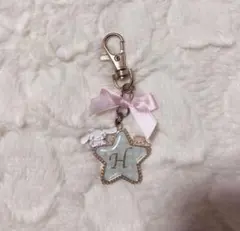 サンリオ シナモンロール イニシャル H キーホルダー