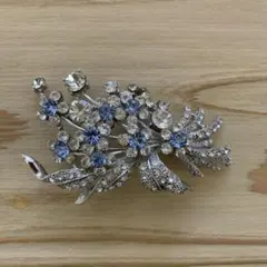 ブローチ　銀色