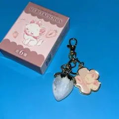 ディズニーストア マリーちゃん シークレット キーチェーン いちご