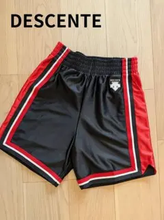 DESCENTE スポーツパンツ ブラック レッドのサムネイル