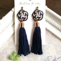 水引梅結びネイビー タッセル付きピアス/イヤリング(ハンドメイド)