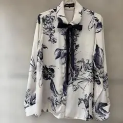 ♠️ ZARA ボウタイ付き 花柄 長袖ブラウス Mサイズのサムネイル