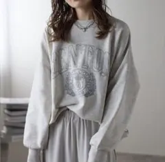 ボンジュールサガン　白抜きカレッジロゴ刺繍BIGスウェット　ライトグレー