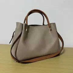 ベージュ ハンドバッグ