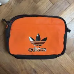 adidas ボディバッグ オレンジ ブラック（小さいのでサイズご確認ください）