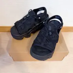 美品 NIKE エアマックス ココ サンダル 23cm ブラックのサムネイル