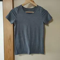 ユニクロ　キッズ　HEATTECH グレー Tシャツ 150