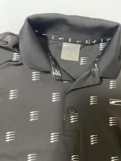 Nike パターン入り ブラックポロシャツ