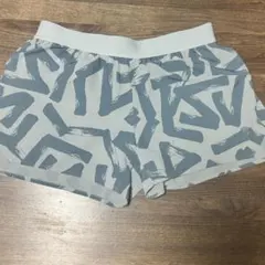 D1ロゴ入りグレーショートパンツ