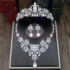 ウェディング アクセサリー 3点セット ティアラ イヤリング ネックレス　結婚式