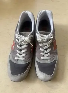 New Balance 880 グレー/レッド スニーカー