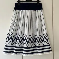 フレアスカート 白とネイビーのストライプ