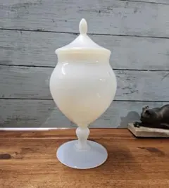 フランスアンティーク オパリンガラスの花瓶 フリル ツイストハンドル バスケット フランスアンティーク オパリンガラスの花瓶 フリル ツイスト