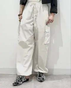 【新品未使用】GU パラシュートカーゴパンツ ナチュラル