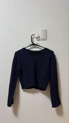 ネイビー ケーブルニット クロップドセーター