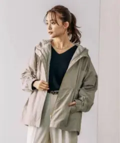 ベージュ マウンテンパーカー