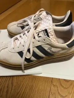 adidas Gazelle クリーム/ネイビー スニーカー