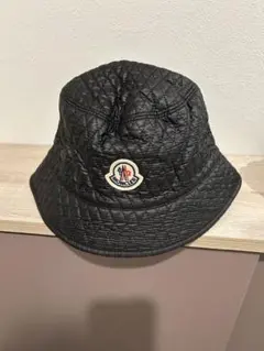 美品　MONCLER キルティング バケットハット ブラック Lサイズのサムネイル