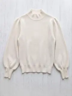 アイボリーハイネックニット　パフスリーブ