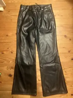 完売品　HARE シンセティックレザーストレートフレアパンツ　Mサイズ