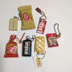 お菓子 ミニチュアチャーム 6個セット ガチャ カントリーマアム　キットカット等