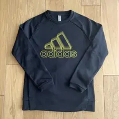adidas 裏起毛　ジャージ素材トレーナー150