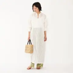 SHIPS Colors シップス カラーズ　ラメ スキッパー ワンピース　白系のサムネイル