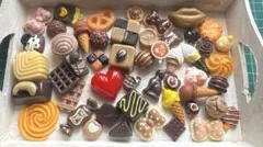 ②５０個 画像のデコパーツ全部まとめて☆プラパーツ　チョコレート多め　チャーム
