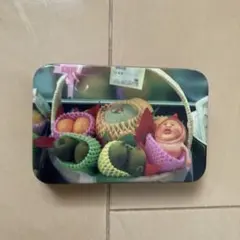 こびとづかん ミニ缶ケース カクレモモジリ