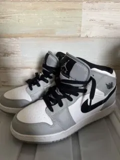 【専用】NIKE AIR JORDAN 1 MID GS