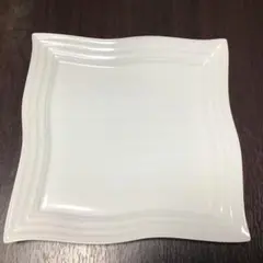スクエア四角変形大皿２３×２３cm 白　オシャレ