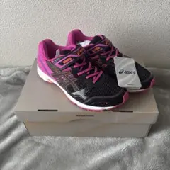 新品 ASICS レーザービーム 22.5cm 黒/ピンク