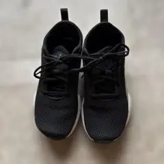 PUMA ブラック スニーカー