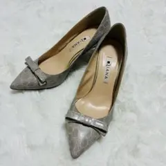 DIANA ベージュ リボン付き 型押し　ハイヒール