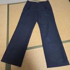 ダークグレー パンツ