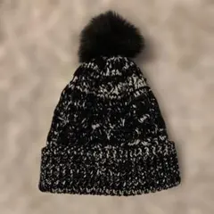 レディース　ニット帽　ケーブル編み　ポンポン　フェイクファー　黒白