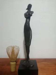 ブロンズ像 　片肘をついて座る女　女性像 　抽象的　彫刻　置物 ブロンズ像 片肘をついて座る女 女性像 抽象的 彫刻 置物 - メルカリ